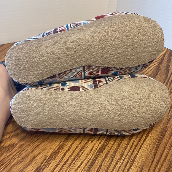 New Minnetonka Moccasins Women’s Cally Slippers in Cream Mosaic, size 6M - Picture 3 of 4